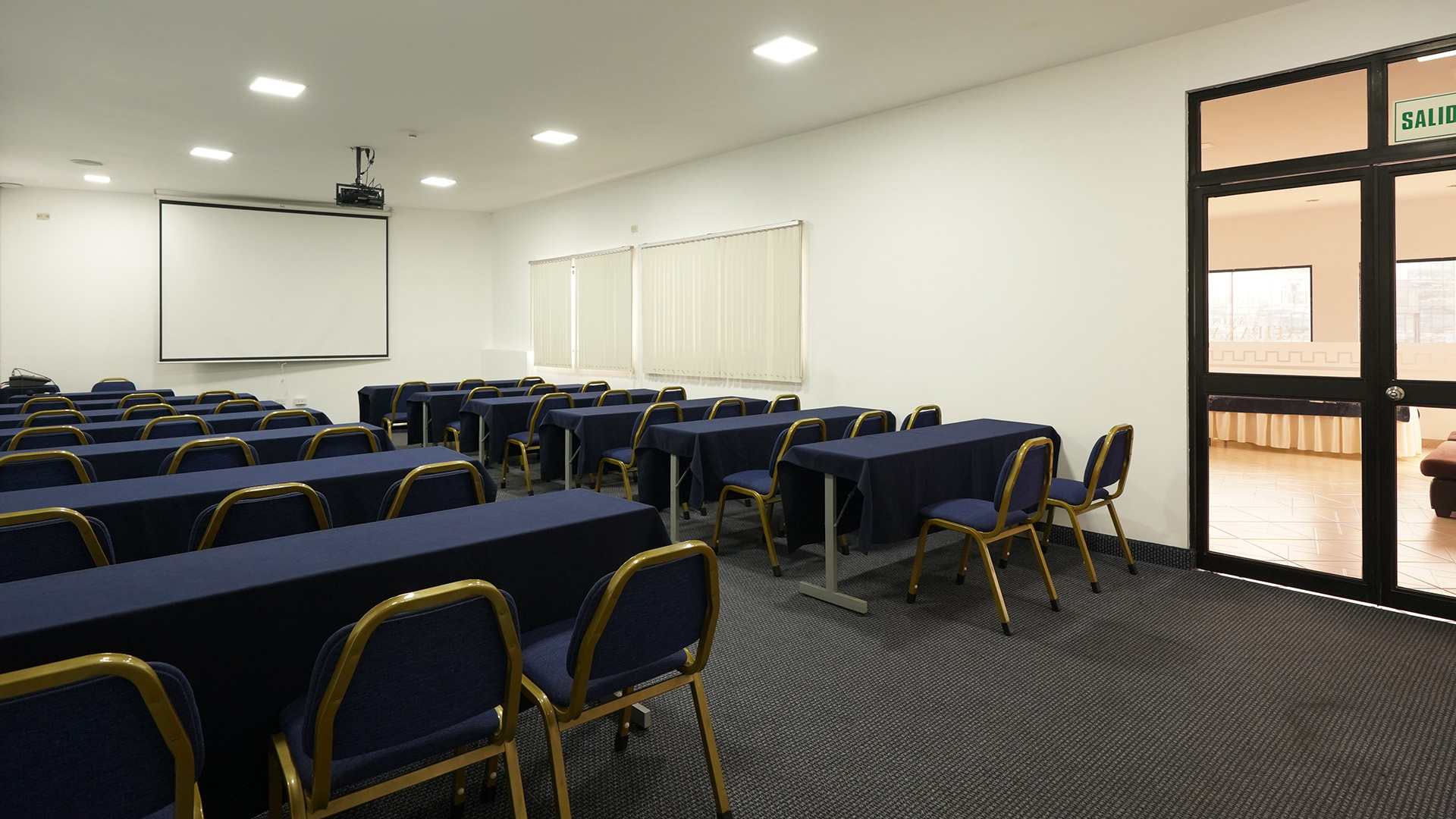 Capacidad máxima: 34 Personas