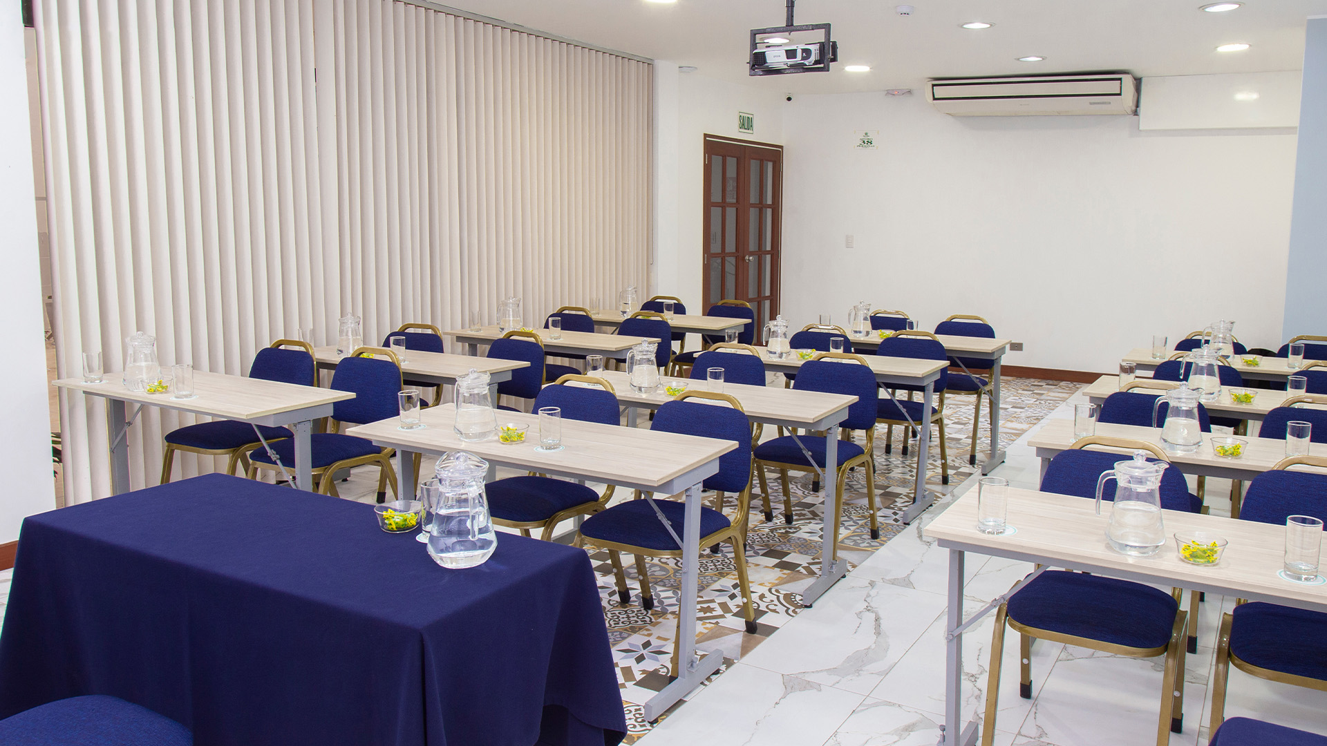 Capacidad máxima: 24 Personas